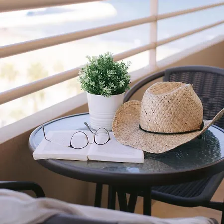 Top Floor Sea View Finikoudes Carisa Ithaki Court 拉纳卡